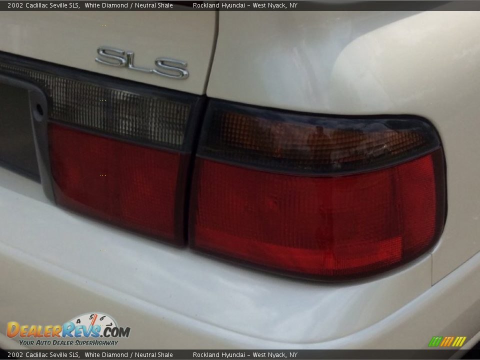 2002 Cadillac Seville SLS White Diamond / Neutral Shale Photo #22