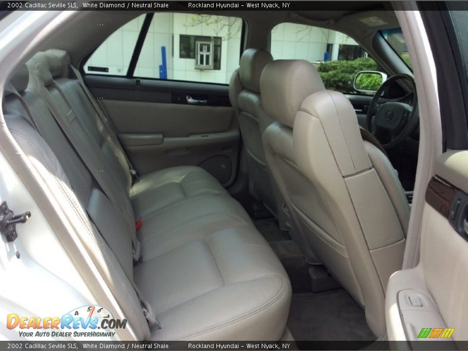 2002 Cadillac Seville SLS White Diamond / Neutral Shale Photo #23
