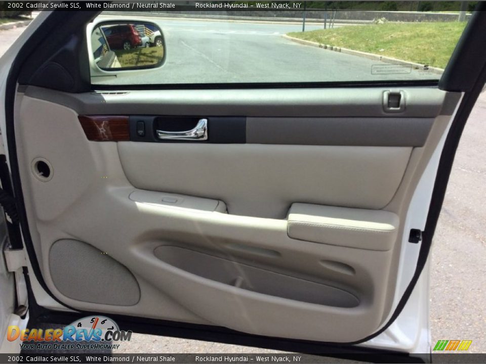 2002 Cadillac Seville SLS White Diamond / Neutral Shale Photo #24