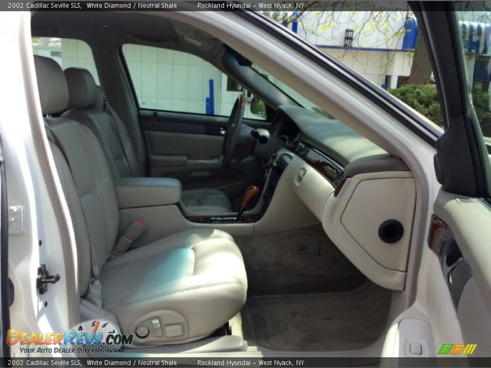 2002 Cadillac Seville SLS White Diamond / Neutral Shale Photo #25