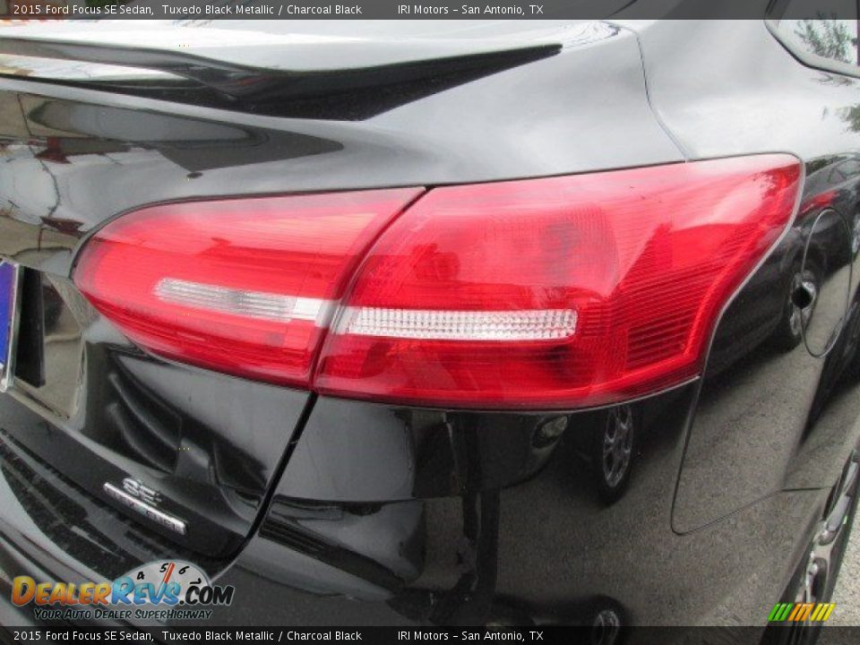 2015 Ford Focus SE Sedan Tuxedo Black Metallic / Charcoal Black Photo #9