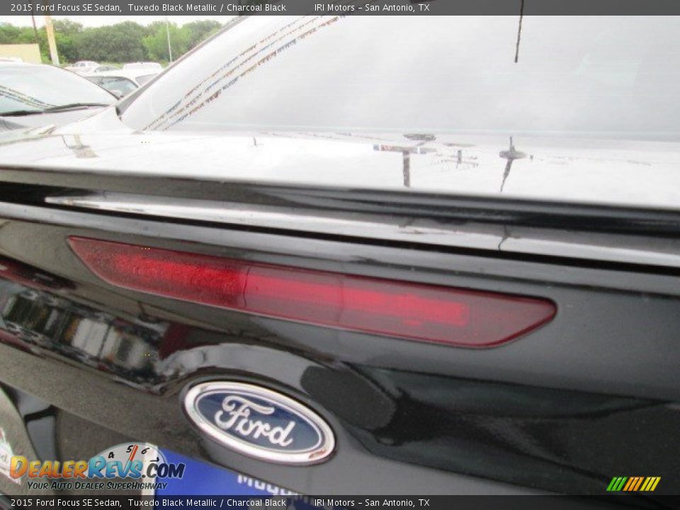 2015 Ford Focus SE Sedan Tuxedo Black Metallic / Charcoal Black Photo #11