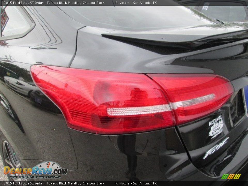 2015 Ford Focus SE Sedan Tuxedo Black Metallic / Charcoal Black Photo #14