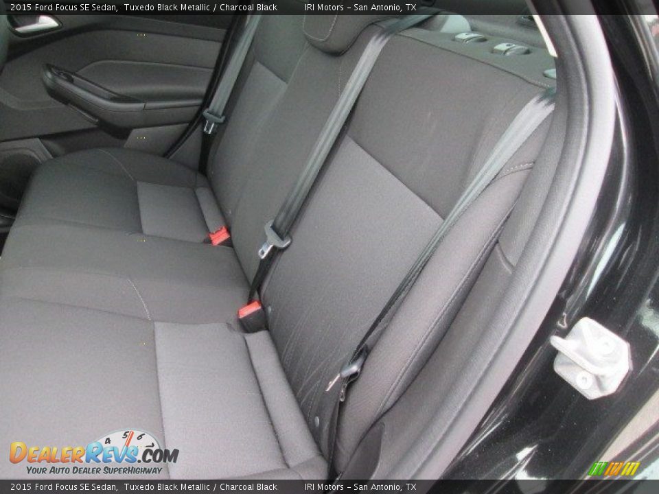 2015 Ford Focus SE Sedan Tuxedo Black Metallic / Charcoal Black Photo #15