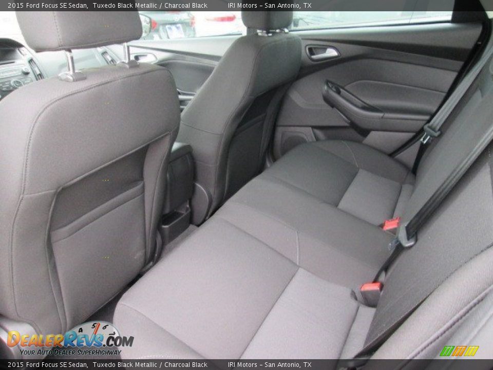 2015 Ford Focus SE Sedan Tuxedo Black Metallic / Charcoal Black Photo #16