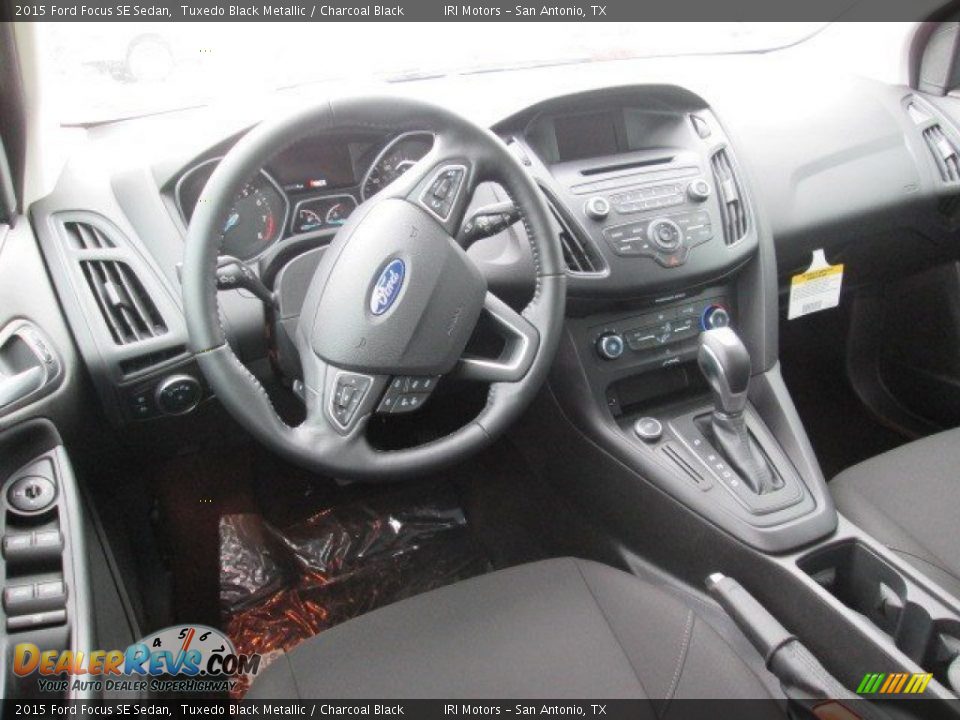 2015 Ford Focus SE Sedan Tuxedo Black Metallic / Charcoal Black Photo #18