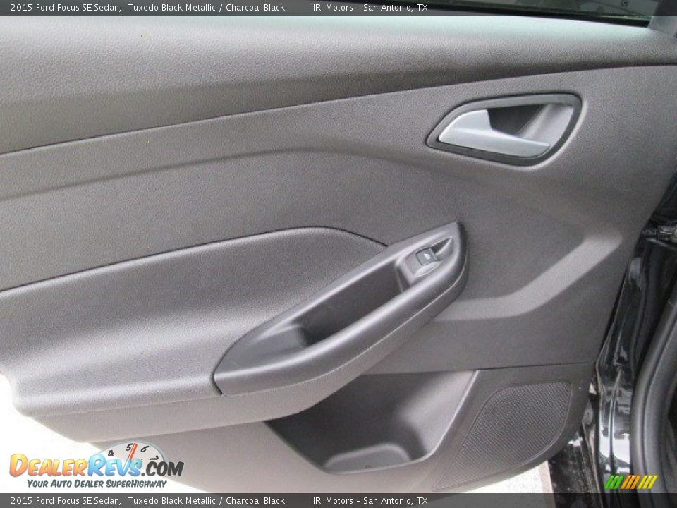 2015 Ford Focus SE Sedan Tuxedo Black Metallic / Charcoal Black Photo #19