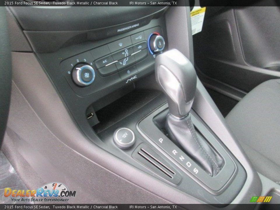 2015 Ford Focus SE Sedan Tuxedo Black Metallic / Charcoal Black Photo #23
