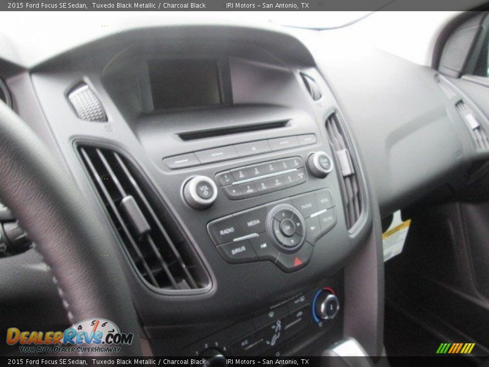 2015 Ford Focus SE Sedan Tuxedo Black Metallic / Charcoal Black Photo #24