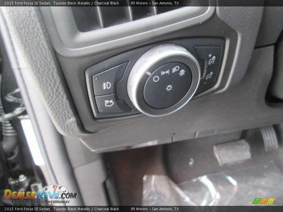 2015 Ford Focus SE Sedan Tuxedo Black Metallic / Charcoal Black Photo #27