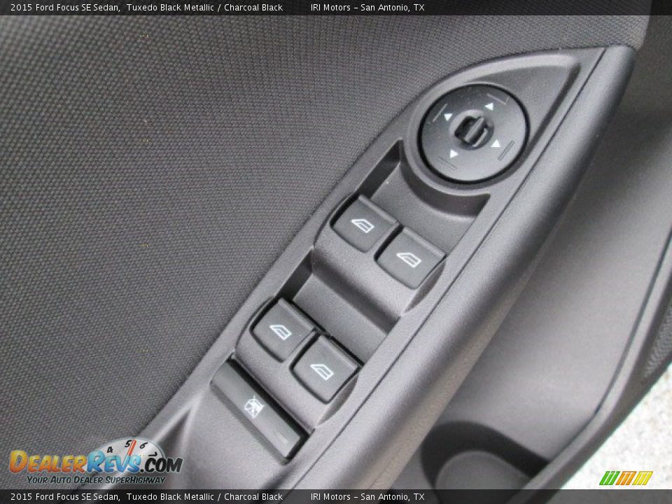 2015 Ford Focus SE Sedan Tuxedo Black Metallic / Charcoal Black Photo #29