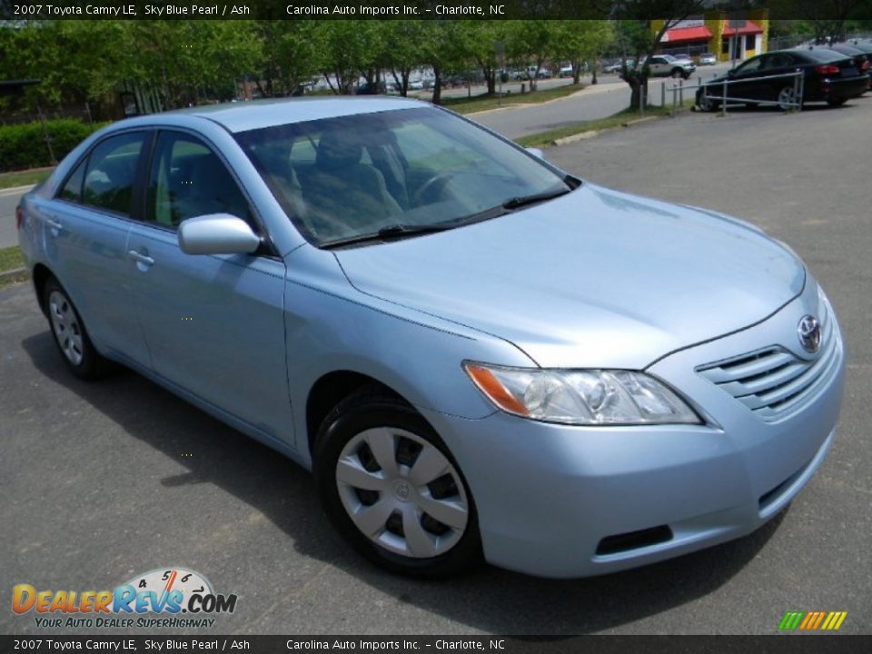 Front 3/4 View of 2007 Toyota Camry LE Photo #3
