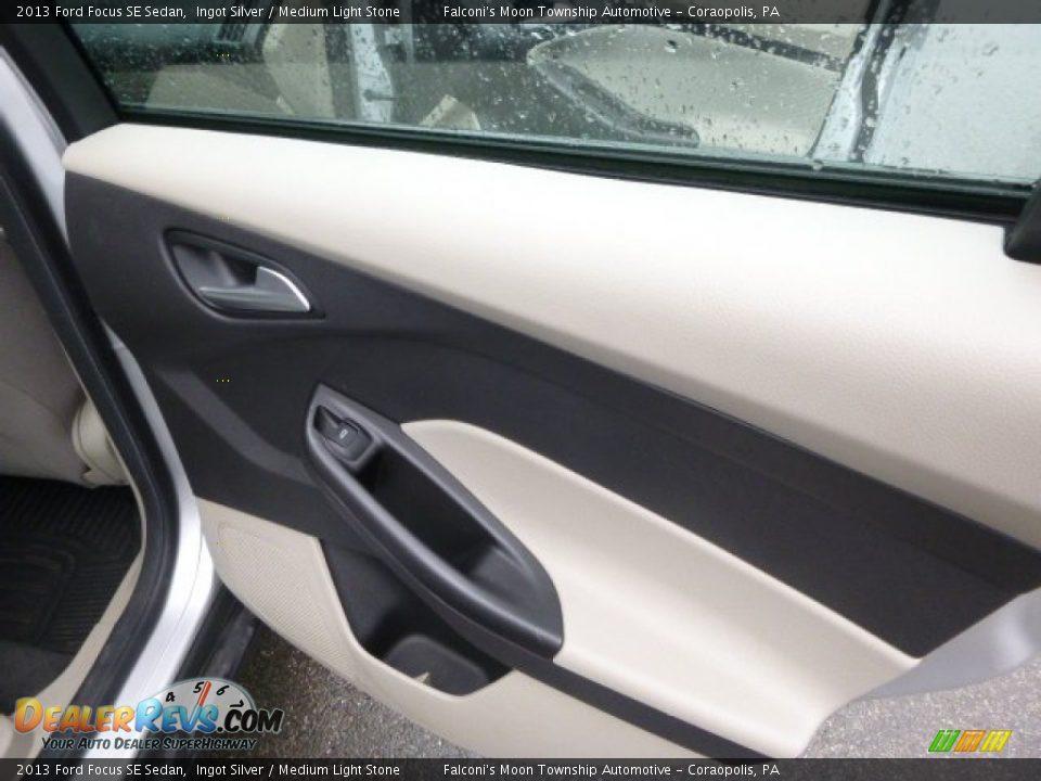 2013 Ford Focus SE Sedan Ingot Silver / Medium Light Stone Photo #14