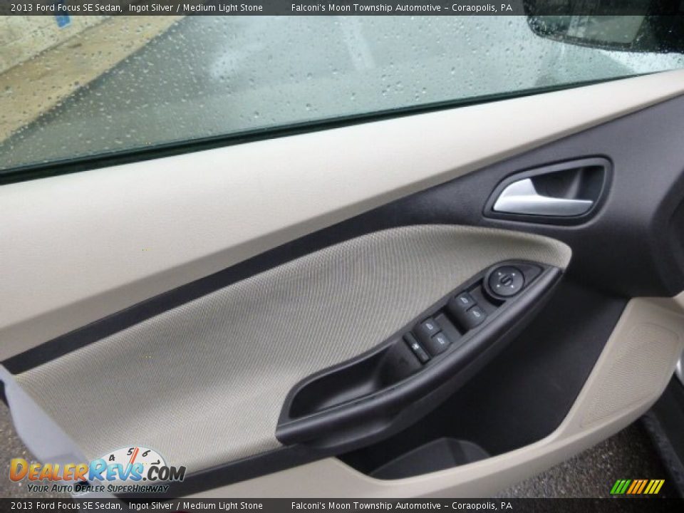 2013 Ford Focus SE Sedan Ingot Silver / Medium Light Stone Photo #19