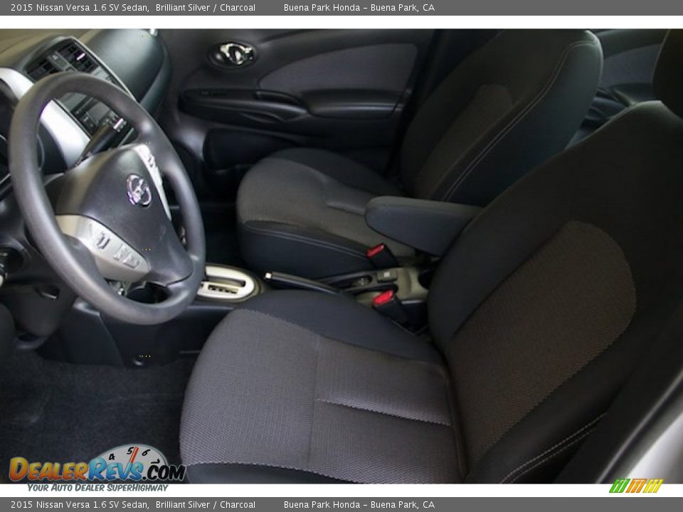 2015 Nissan Versa 1.6 SV Sedan Brilliant Silver / Charcoal Photo #3
