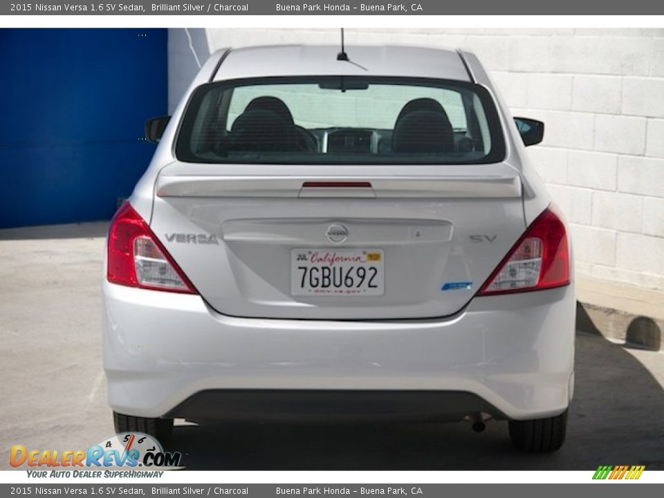 2015 Nissan Versa 1.6 SV Sedan Brilliant Silver / Charcoal Photo #9
