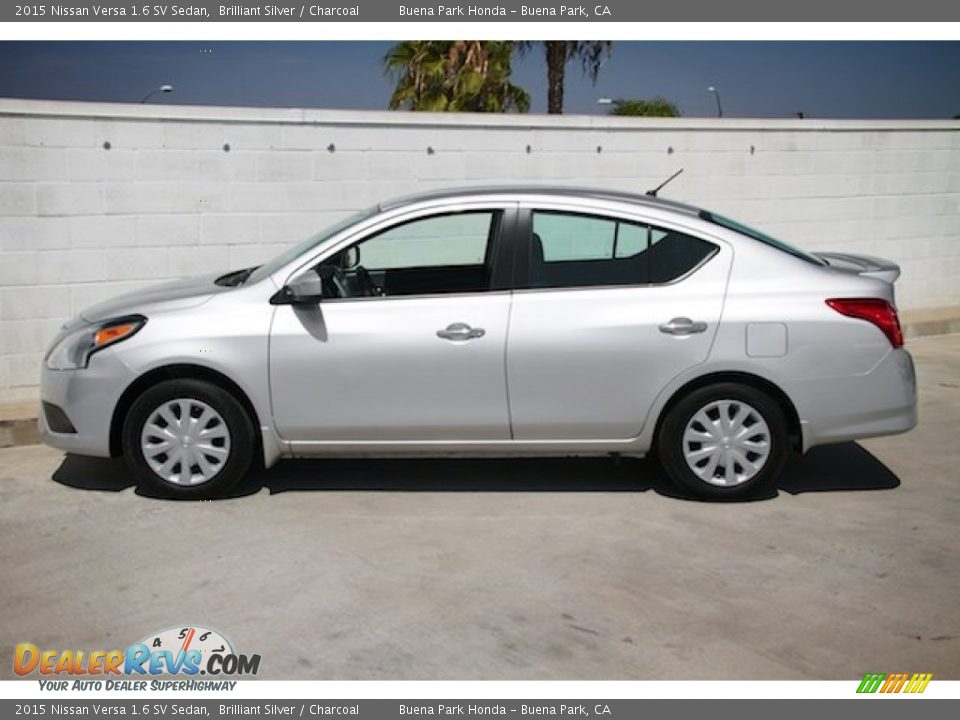 2015 Nissan Versa 1.6 SV Sedan Brilliant Silver / Charcoal Photo #10