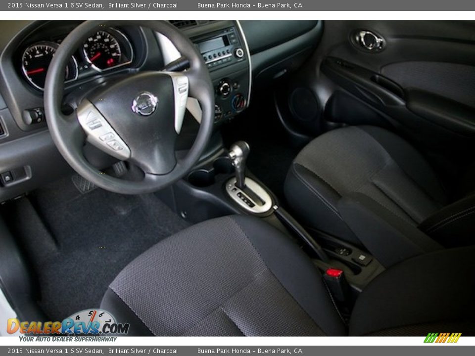 2015 Nissan Versa 1.6 SV Sedan Brilliant Silver / Charcoal Photo #11
