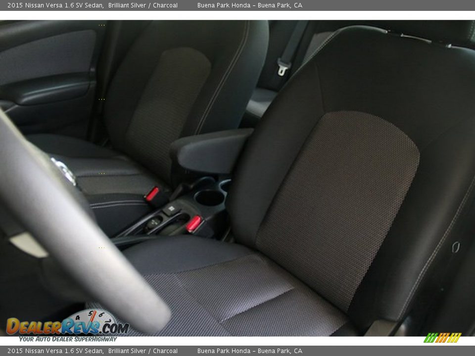 2015 Nissan Versa 1.6 SV Sedan Brilliant Silver / Charcoal Photo #12