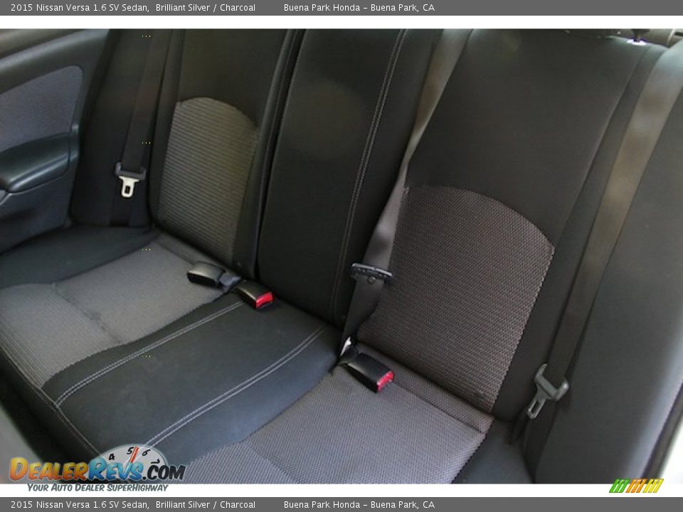 2015 Nissan Versa 1.6 SV Sedan Brilliant Silver / Charcoal Photo #13