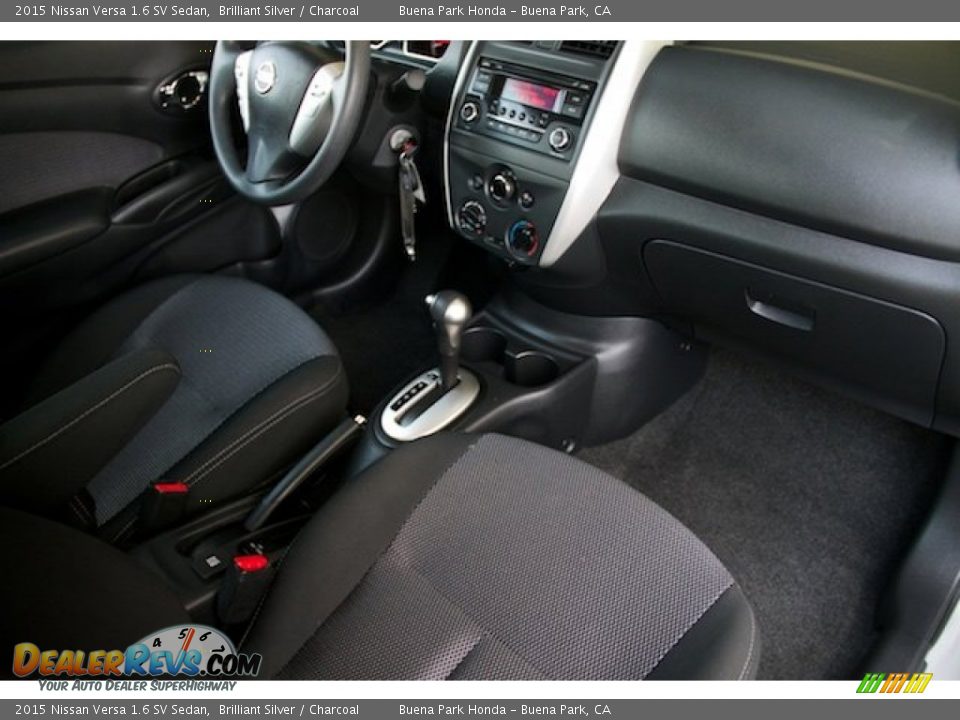 2015 Nissan Versa 1.6 SV Sedan Brilliant Silver / Charcoal Photo #17