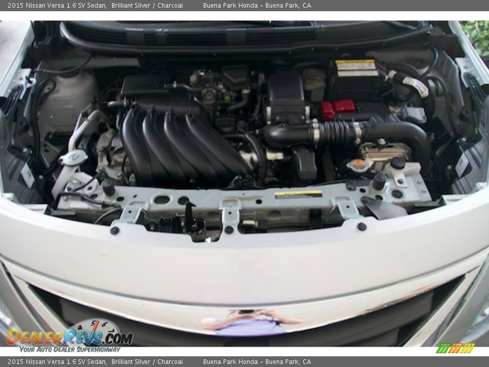 2015 Nissan Versa 1.6 SV Sedan Brilliant Silver / Charcoal Photo #24