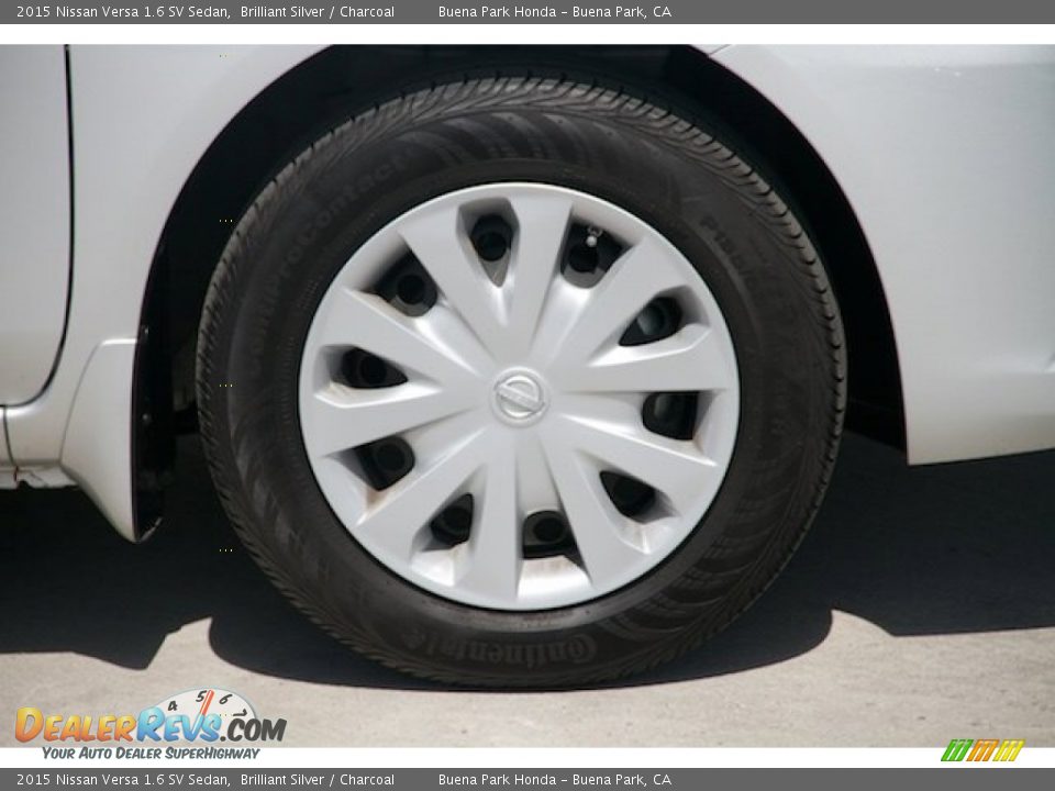 2015 Nissan Versa 1.6 SV Sedan Brilliant Silver / Charcoal Photo #26