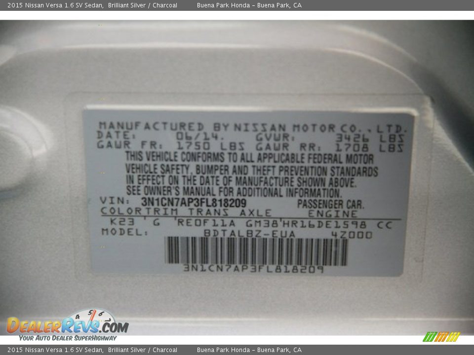 2015 Nissan Versa 1.6 SV Sedan Brilliant Silver / Charcoal Photo #29