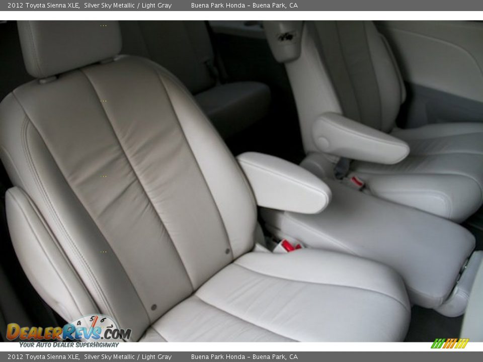 2012 Toyota Sienna XLE Silver Sky Metallic / Light Gray Photo #20