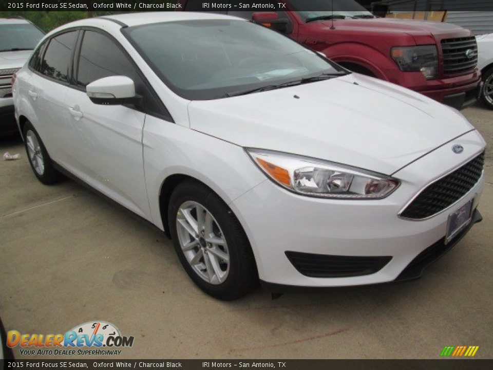 2015 Ford Focus SE Sedan Oxford White / Charcoal Black Photo #1