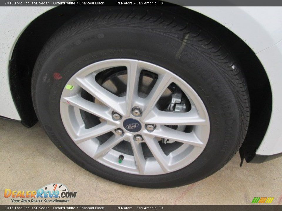 2015 Ford Focus SE Sedan Oxford White / Charcoal Black Photo #5