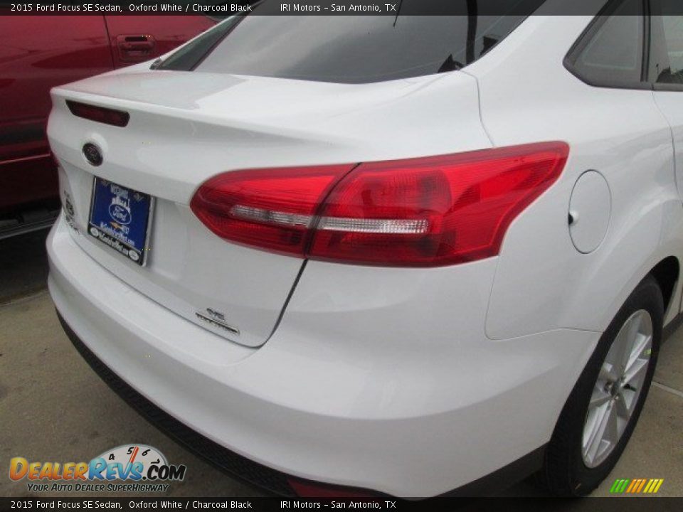 2015 Ford Focus SE Sedan Oxford White / Charcoal Black Photo #7