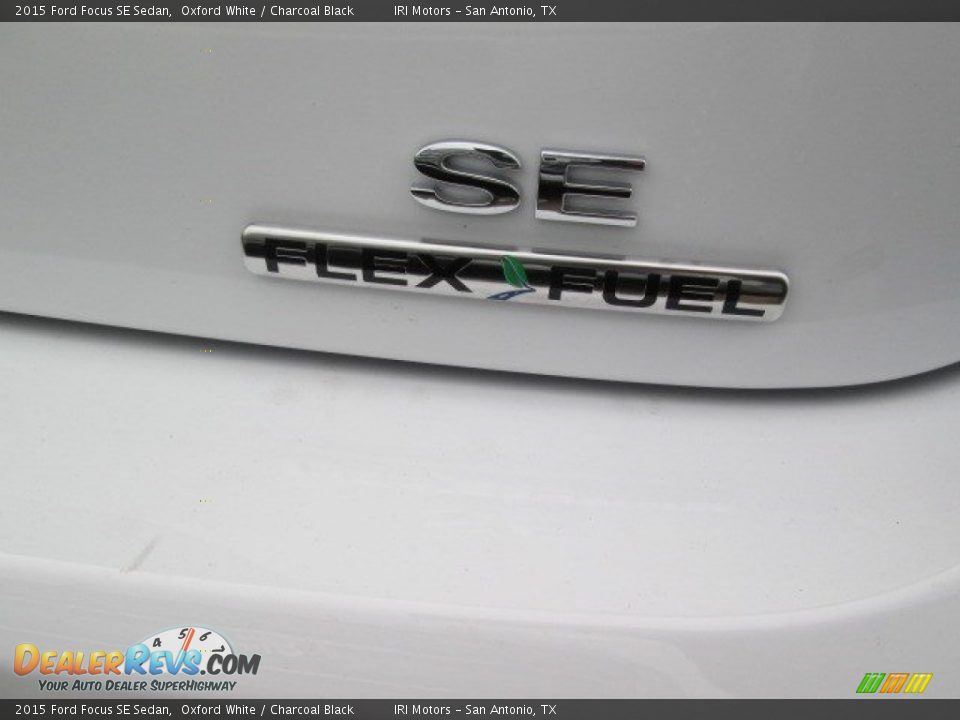 2015 Ford Focus SE Sedan Oxford White / Charcoal Black Photo #9