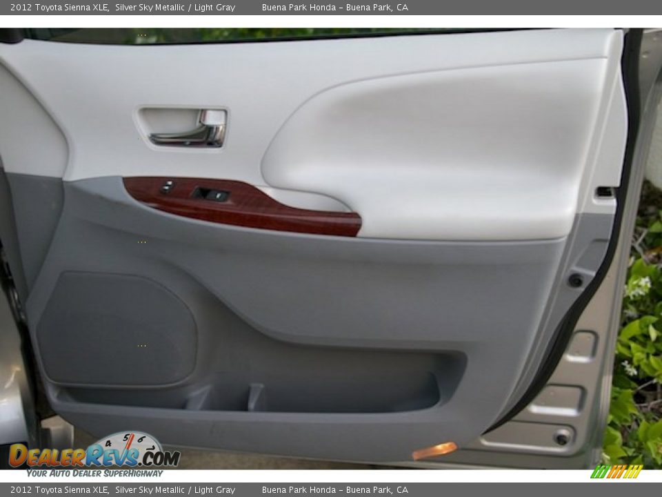 2012 Toyota Sienna XLE Silver Sky Metallic / Light Gray Photo #29