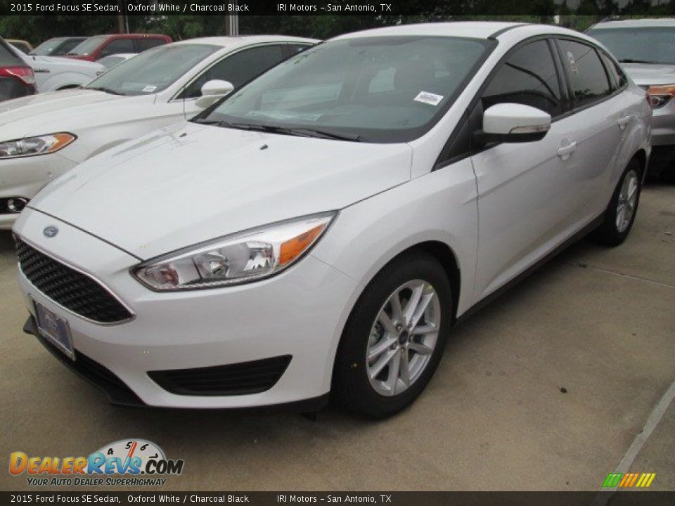 2015 Ford Focus SE Sedan Oxford White / Charcoal Black Photo #12