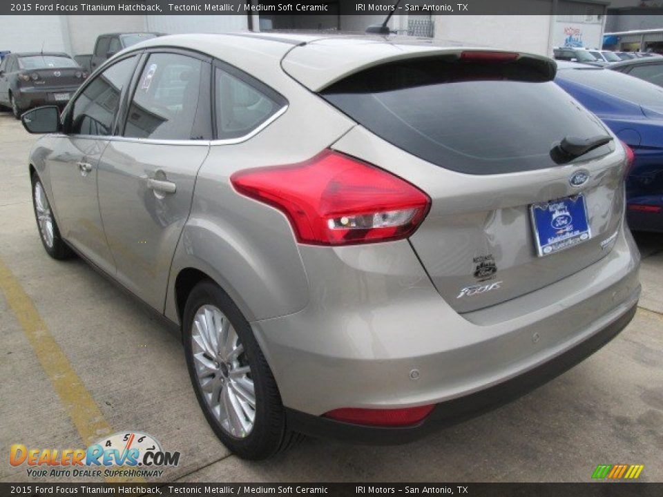 2015 Ford Focus Titanium Hatchback Tectonic Metallic / Medium Soft Ceramic Photo #2