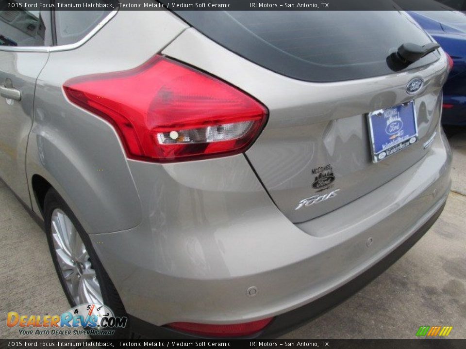 2015 Ford Focus Titanium Hatchback Tectonic Metallic / Medium Soft Ceramic Photo #3