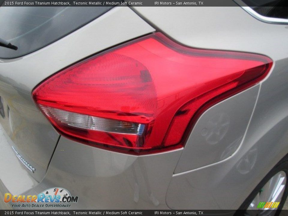 2015 Ford Focus Titanium Hatchback Tectonic Metallic / Medium Soft Ceramic Photo #9
