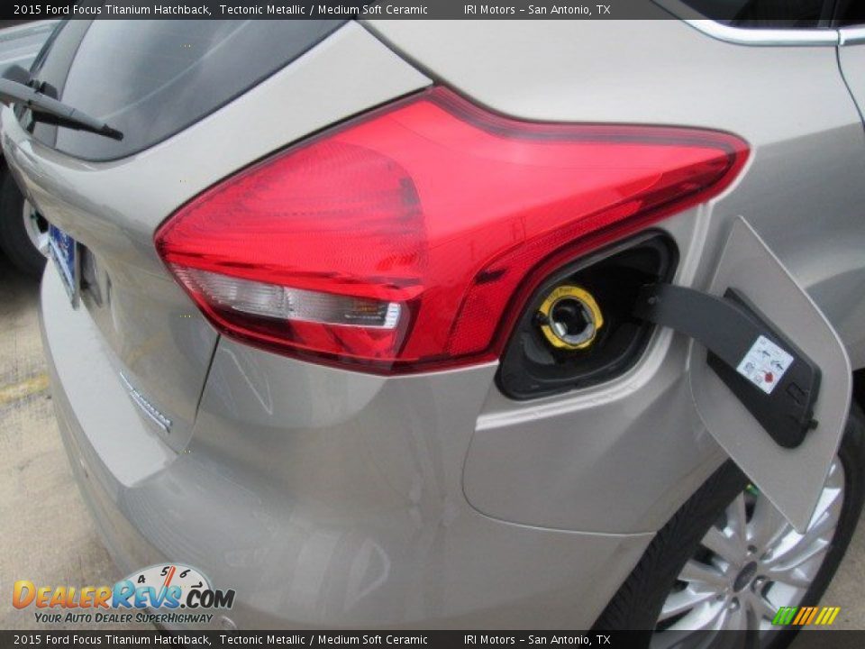 2015 Ford Focus Titanium Hatchback Tectonic Metallic / Medium Soft Ceramic Photo #10