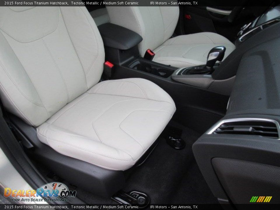 2015 Ford Focus Titanium Hatchback Tectonic Metallic / Medium Soft Ceramic Photo #16