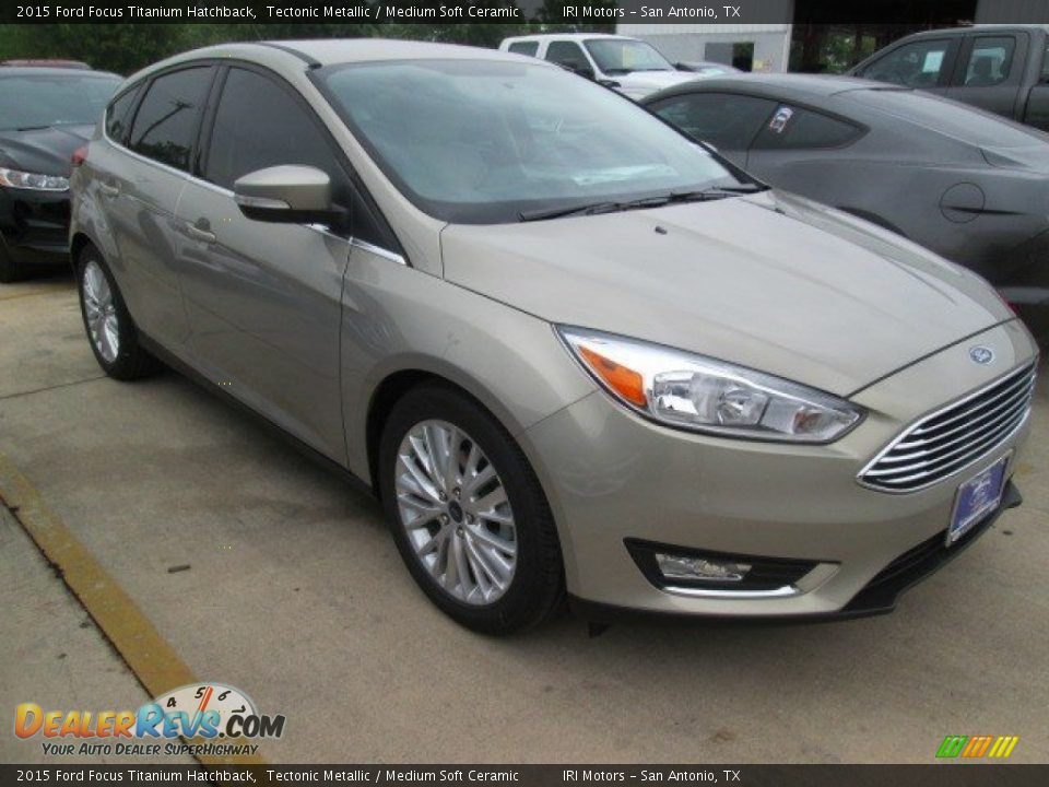 2015 Ford Focus Titanium Hatchback Tectonic Metallic / Medium Soft Ceramic Photo #29