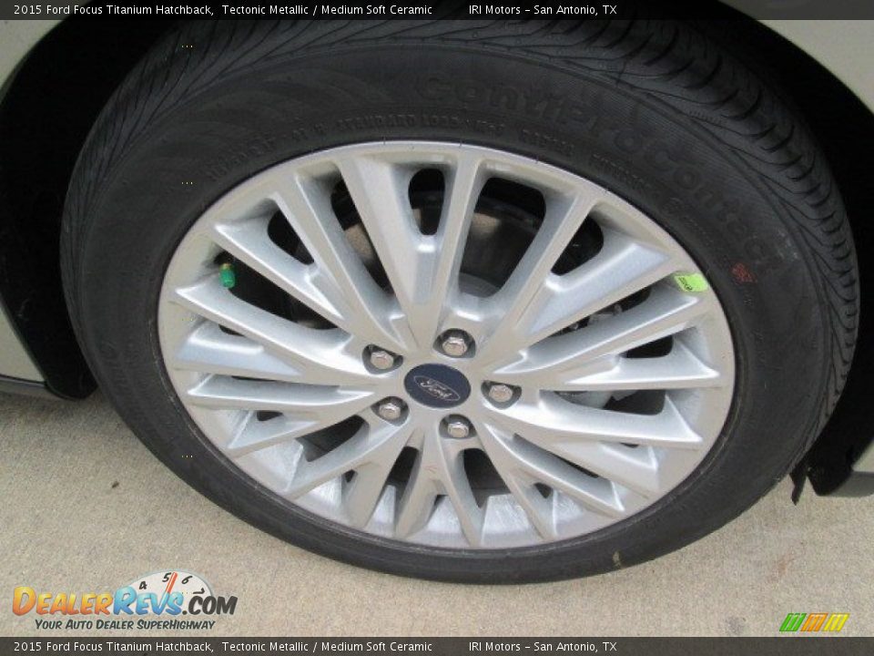 2015 Ford Focus Titanium Hatchback Tectonic Metallic / Medium Soft Ceramic Photo #31