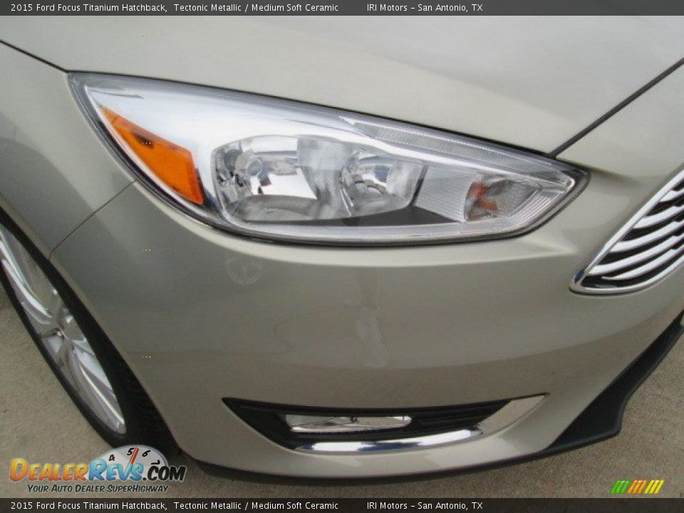 2015 Ford Focus Titanium Hatchback Tectonic Metallic / Medium Soft Ceramic Photo #32