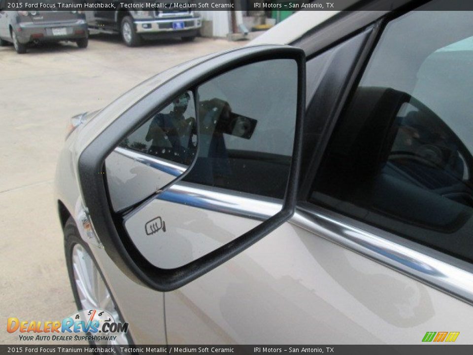 2015 Ford Focus Titanium Hatchback Tectonic Metallic / Medium Soft Ceramic Photo #36