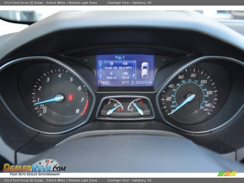 2014 Ford Focus SE Sedan Oxford White / Medium Light Stone Photo #23