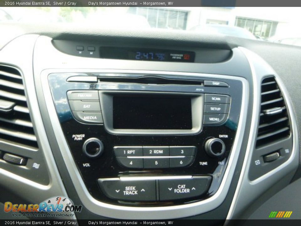 2016 Hyundai Elantra SE Silver / Gray Photo #17