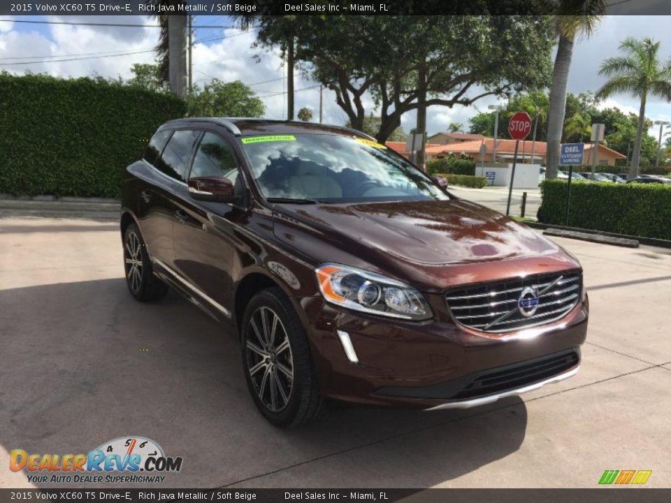 Front 3/4 View of 2015 Volvo XC60 T5 Drive-E Photo #7