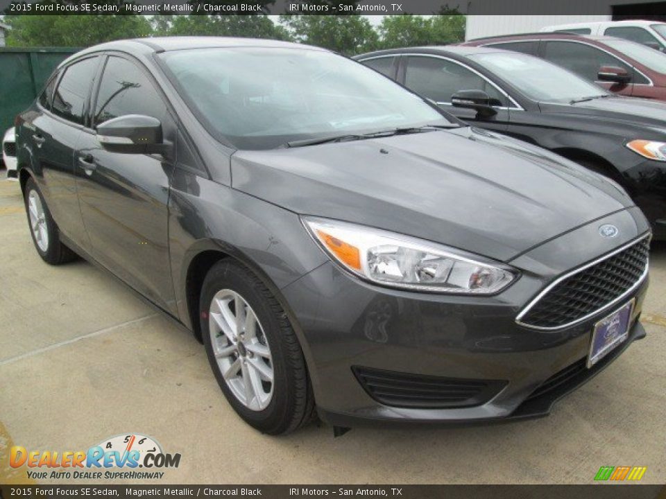 2015 Ford Focus SE Sedan Magnetic Metallic / Charcoal Black Photo #2
