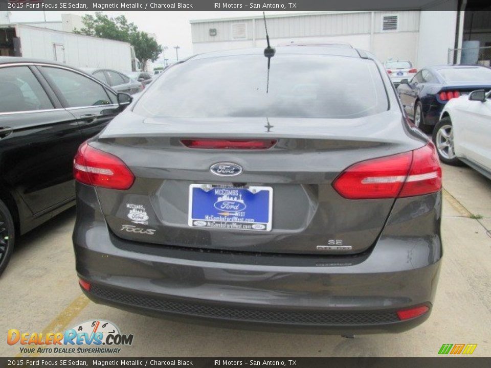 2015 Ford Focus SE Sedan Magnetic Metallic / Charcoal Black Photo #7