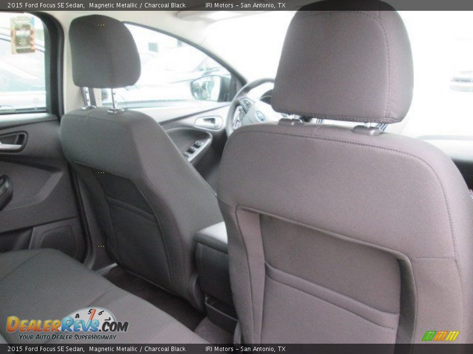 2015 Ford Focus SE Sedan Magnetic Metallic / Charcoal Black Photo #14